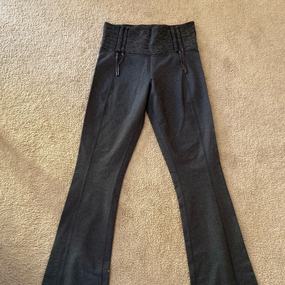 Lululemon size 6 yoga pants.